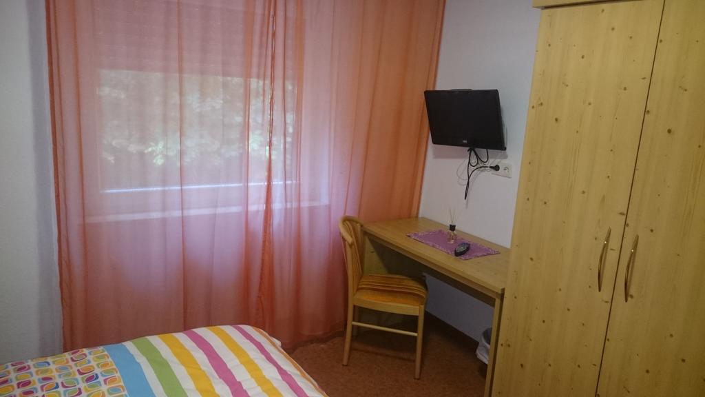 Gasthof Wilhelm Tell Fremdenzimmer Zirndorf Esterno foto