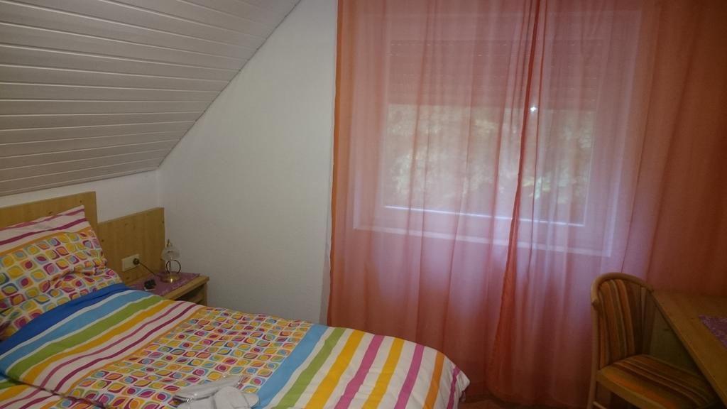 Gasthof Wilhelm Tell Fremdenzimmer Zirndorf Esterno foto