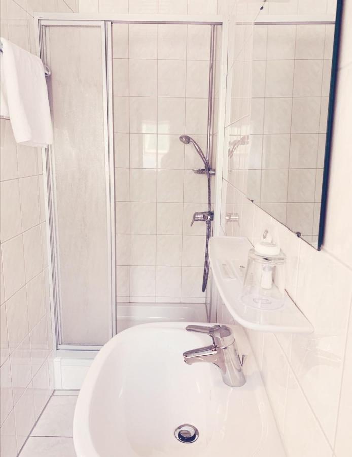 Gasthof Wilhelm Tell Fremdenzimmer Zirndorf Esterno foto